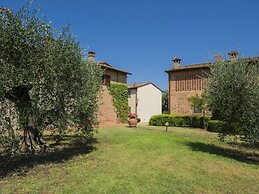 Apartment in Castelfiorentino With Pool