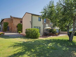 Apartment in Castelfiorentino With Pool