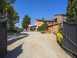 Apartment in Castelfiorentino With Pool