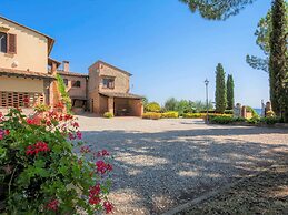 Apartment in Castelfiorentino With Pool