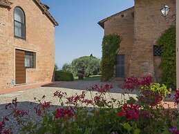 Farmhouse in Castelfiorentino With Pool