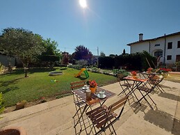 Villa in Italy With Private Garden Retreat
