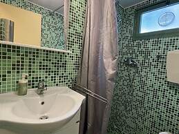 Snug Mobile Home in Toscana With Garden