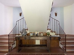 Belvilla by OYO Tasteful Villa With Bubble Bath