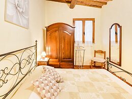Cottage in Tuscany With Pool & Olive Groves