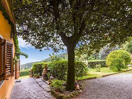 Cottage in Tuscany With Pool & Olive Groves