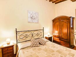 Cottage in Tuscany With Pool & Olive Groves