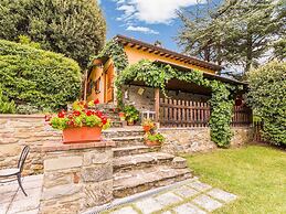 Cottage in Tuscany With Pool & Olive Groves