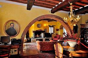 Tuscan Family Villa With Sauna