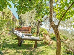Villa in Cortona With Pool