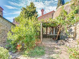 Villa in Cortona With Pool