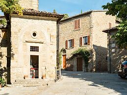 Villa in Cortona With Pool