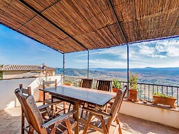Villa in Cortona With Pool