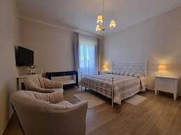 Tasteful Countryside Stay