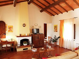 Scenic Tuscan Mansion