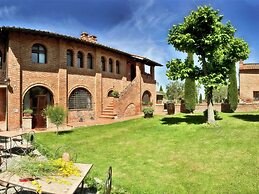 Scenic Tuscan Mansion