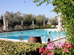 Scenic Tuscan Mansion