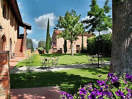 Scenic Tuscan Mansion