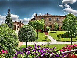Scenic Tuscan Mansion