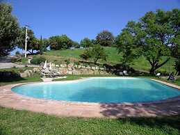 Tuscan Scenic View Stay