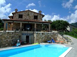 Farmhouse Villa w/ Pool