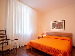 Splendid Villa in Macerata With Pool & Views