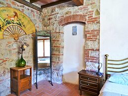 Apartment in Massa Marittima With Pools