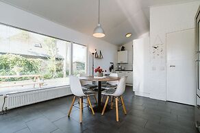 Beautiful Holiday Home in Ouddorp With Balcony