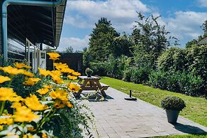 Beautiful Holiday Home in Ouddorp With Balcony