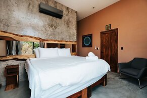 Alaya Yoga & Surf & Retreat