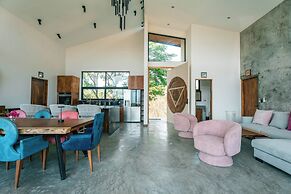 Alaya Yoga & Surf & Retreat