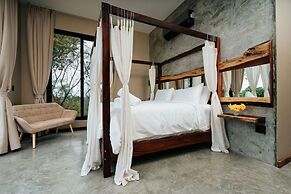 Alaya Yoga & Surf & Retreat