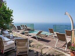 Villa in Nocelle With Amalfi Coast Views