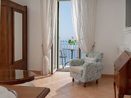 Villa in Nocelle With Amalfi Coast Views
