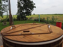 Chalet With Hot Tub, Suwald