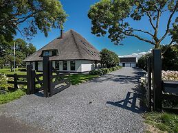 Spacious Holiday Home De Pauwenhof