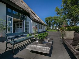 Spacious Holiday Home De Pauwenhof
