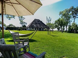Spacious Holiday Home De Pauwenhof