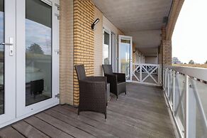 Spacious Flat With Views of the Harbour
