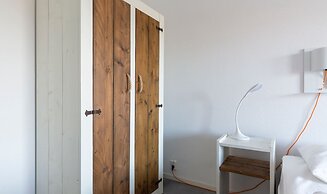 Spacious Flat With Views of the Harbour