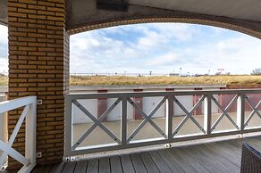 Spacious Flat With Views of the Harbour