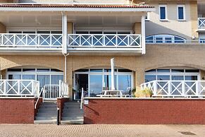 Spacious Flat With Views of the Harbour