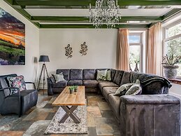 Stylish Farmhouse With Spa Tub
