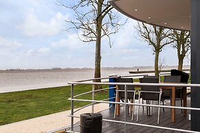 Houseboat With Stunning Views