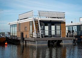 Houseboat With Stunning Views