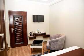 La Beila Hotel Meru