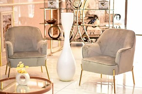 La Beila Hotel Meru