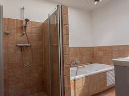 Island Getaway w/ Spa Bath