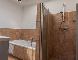 Island Getaway w/ Spa Bath