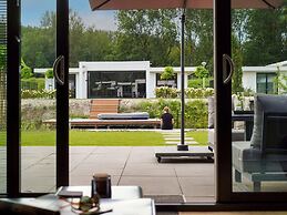 Luxury Villa With Veranda, Canoe